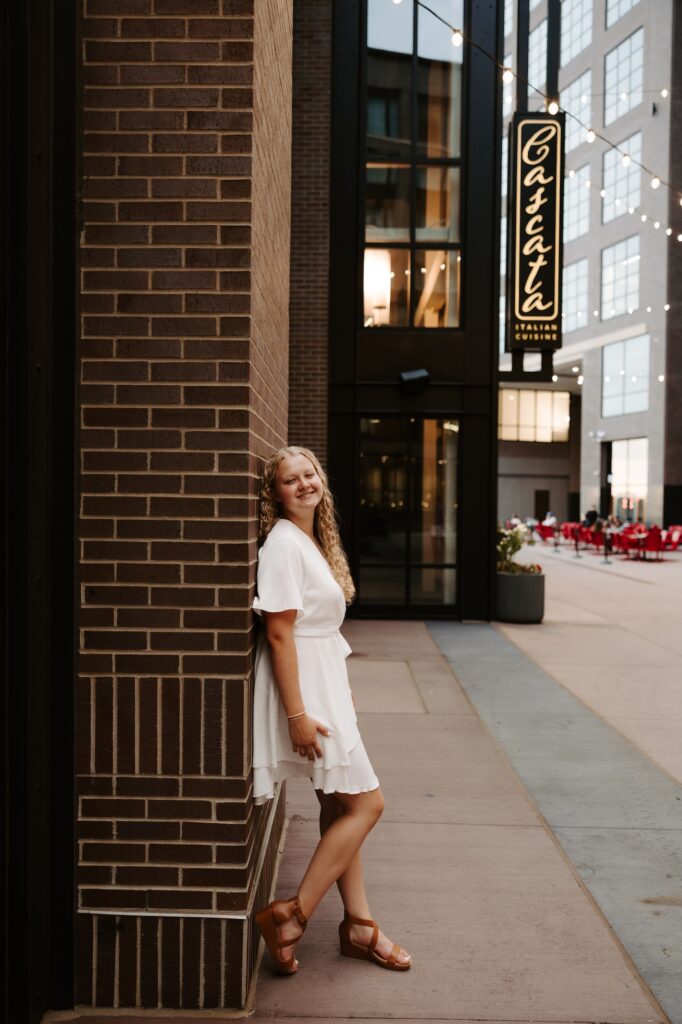 senior girl posing for a photographer in a feild