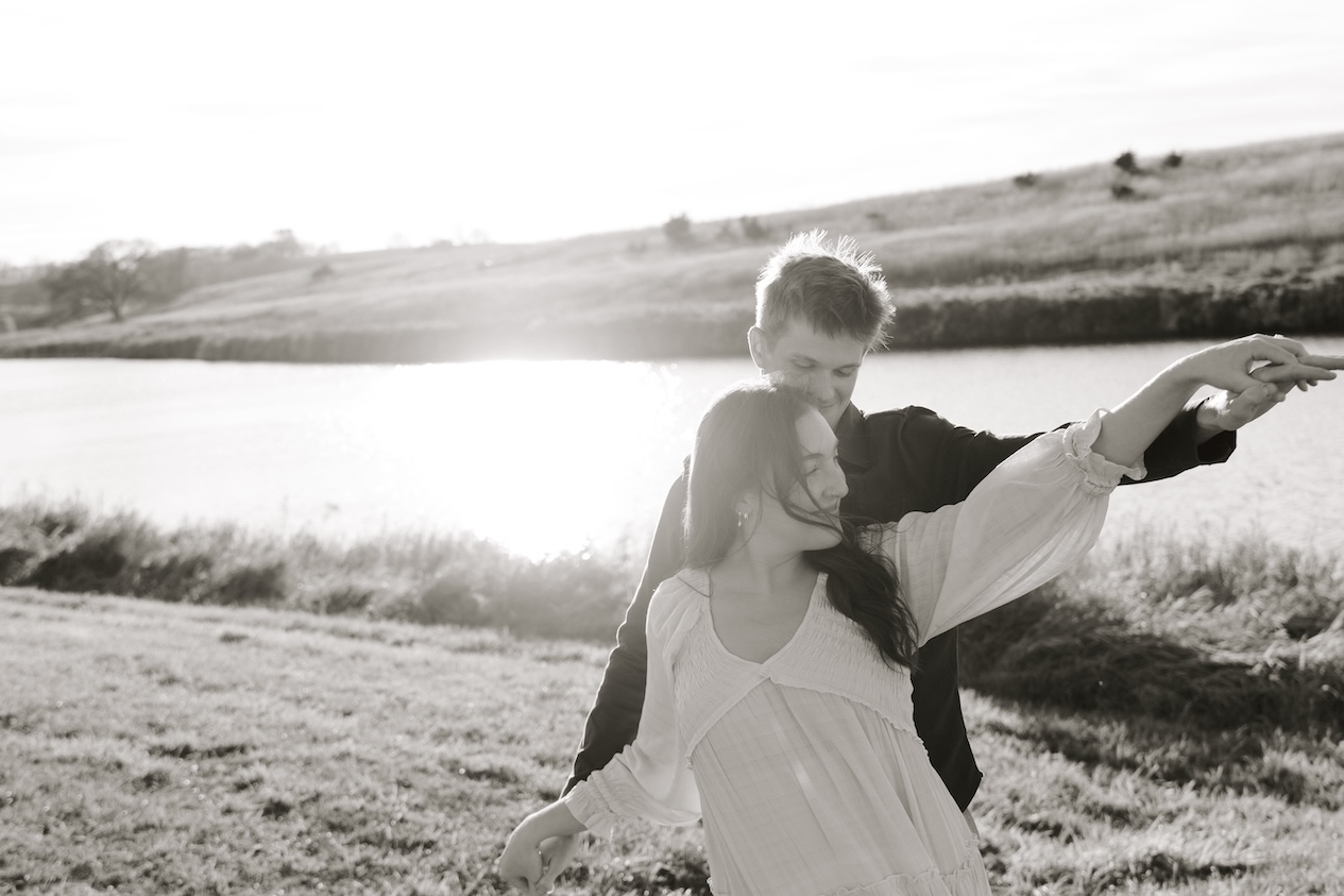 couple walking like an airplane for a photographer to take a photo